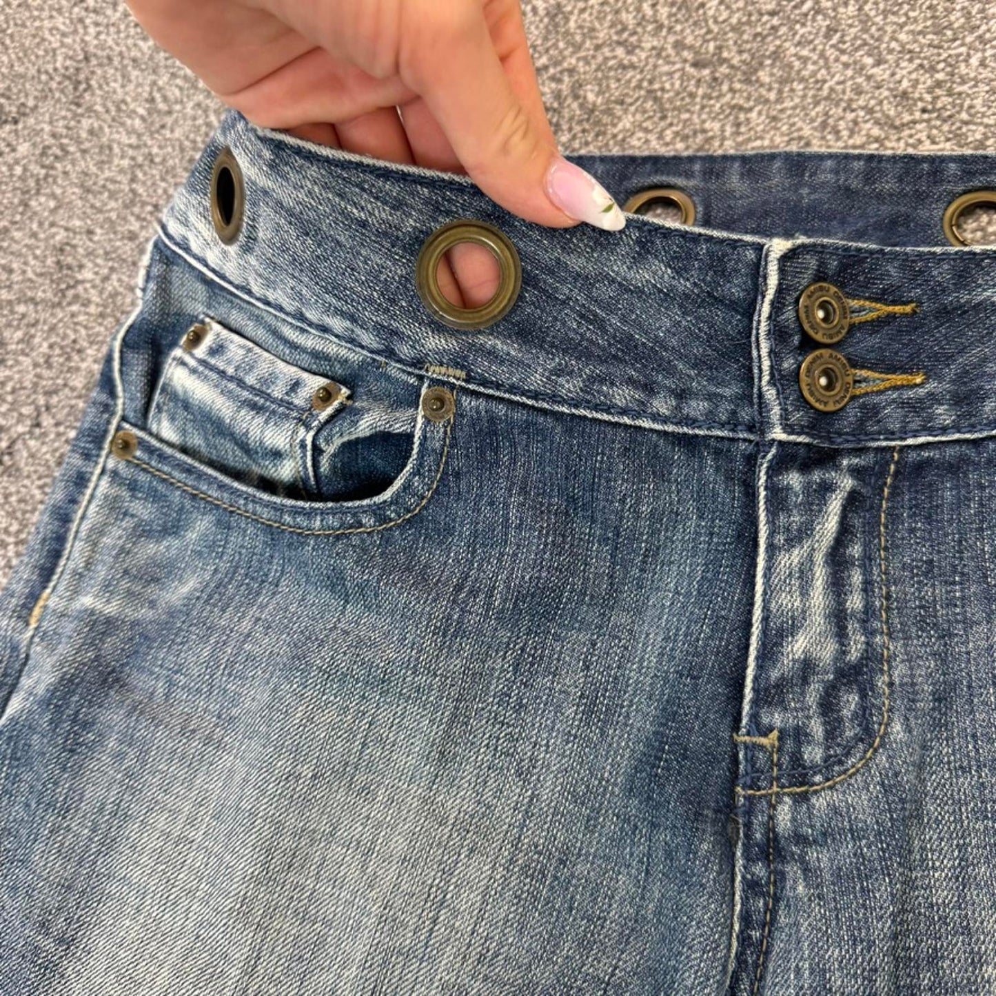 Y2K vintage low rise capri cropped denim shorts faded blue grommet