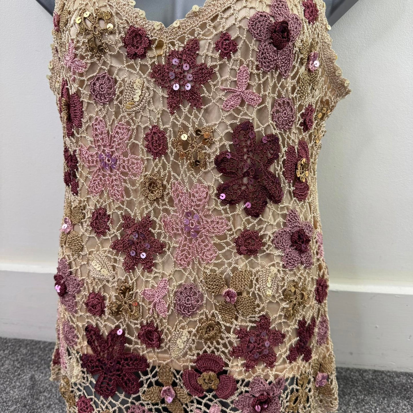 Y2K vintage Etam crochet tank top floral v neck sequin pink gold beige