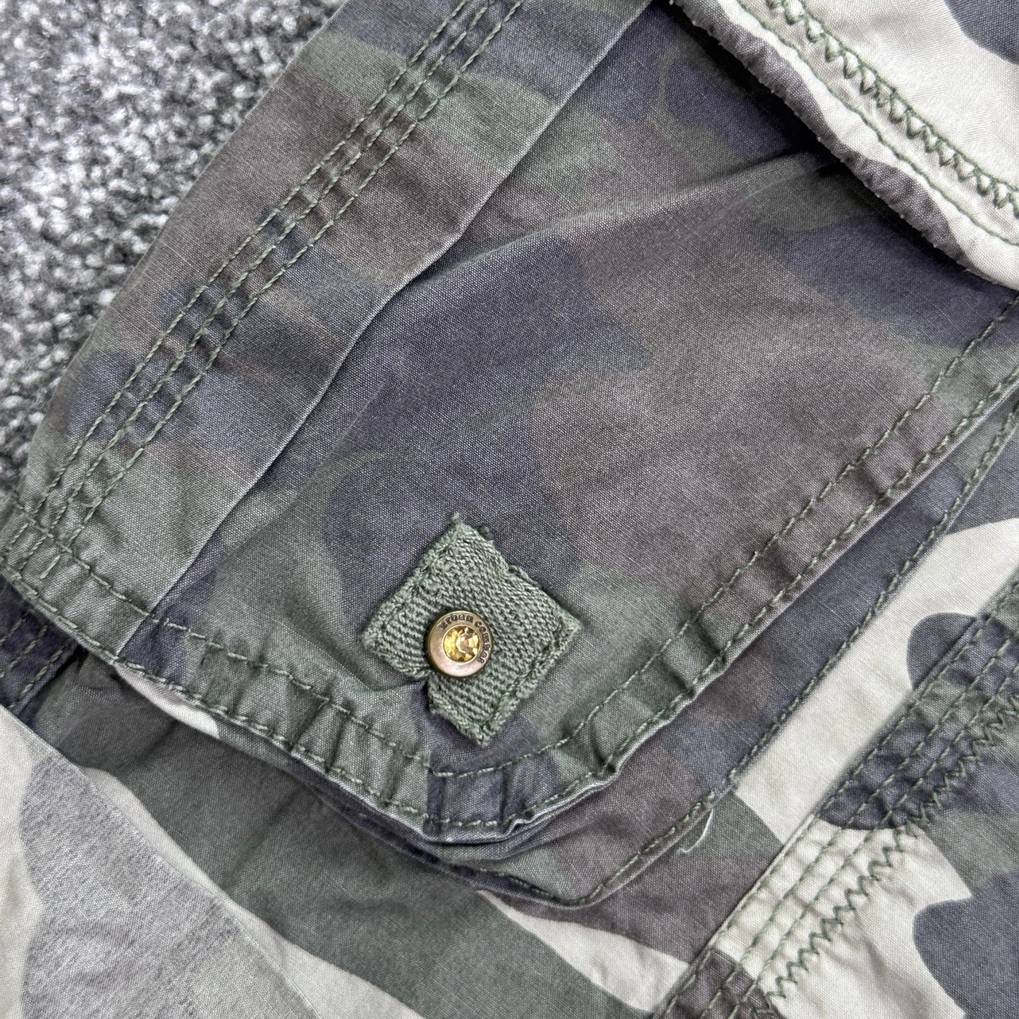 Y2K vintage mid rise camo capri trousers