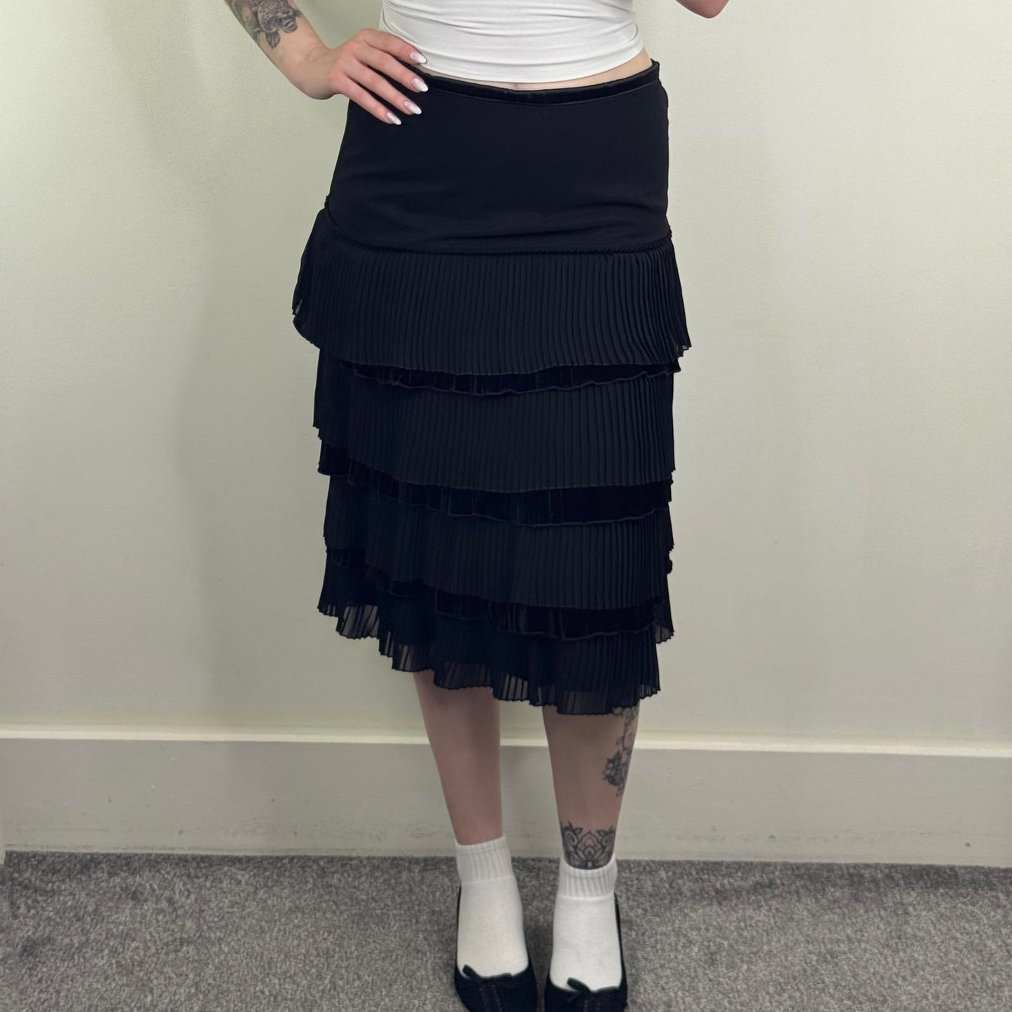 Y2K vintage pleated ruffle midi skirt layered tiered black velvet trim tailored
