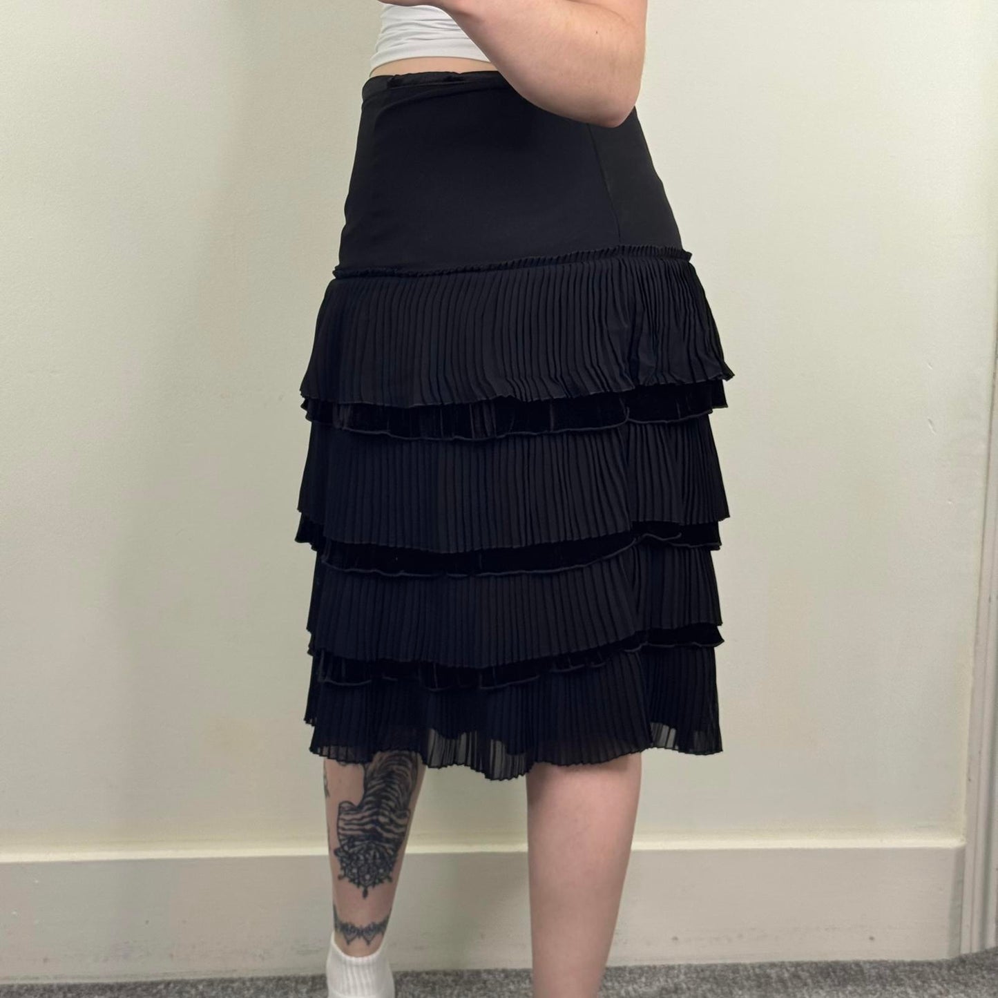 Y2K vintage pleated ruffle midi skirt layered tiered black velvet trim tailored