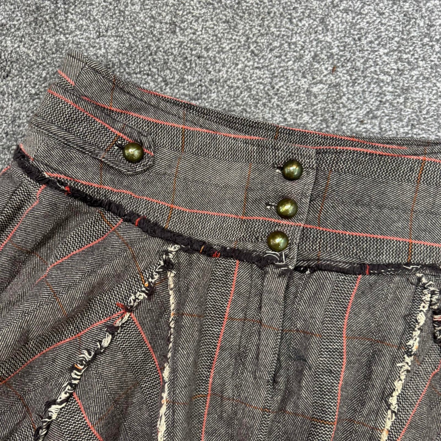 Y2K vintage Bay mini skirt tartan fraying hem buttons buttons orange brown