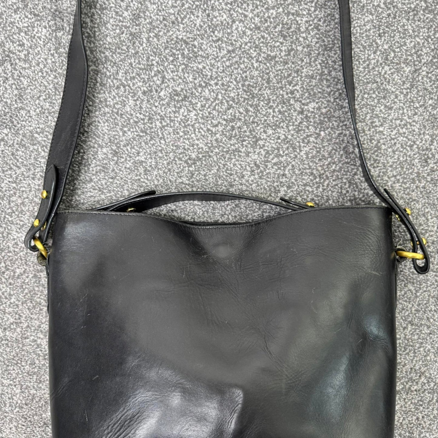 Y2K vintage genuine leather bucket handbag with crossbody strap black gold