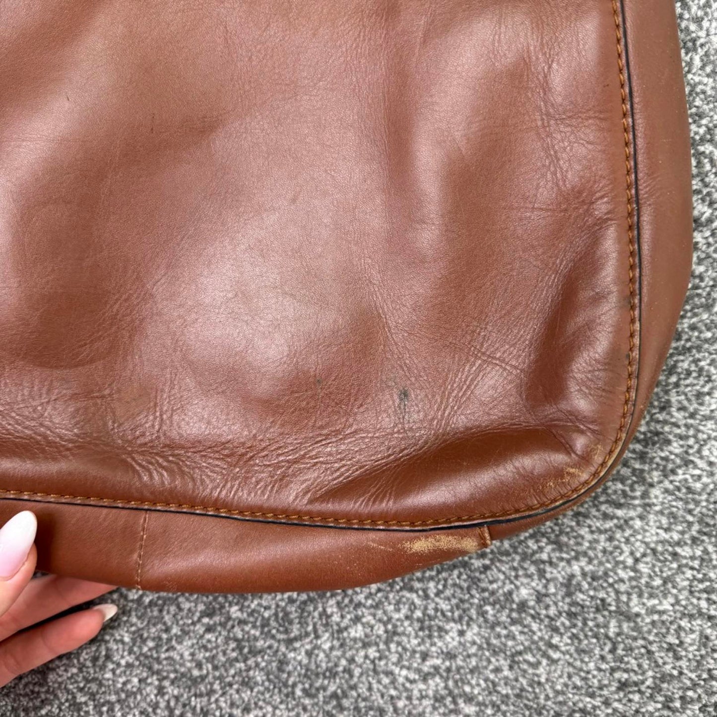 Genuine leather shoulder bag brown adjustable strap magnetic closure