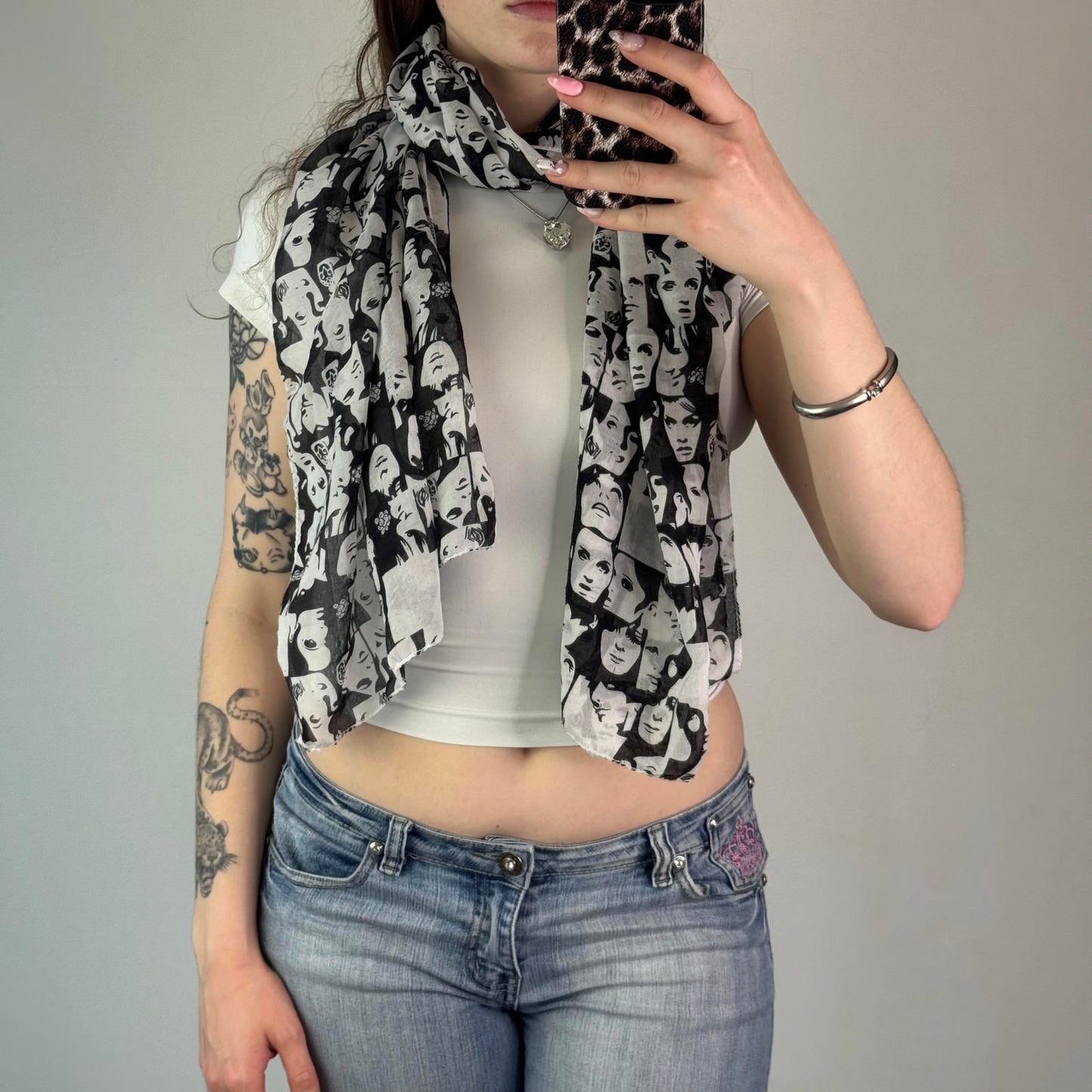 Y2K vintage retro style pop art women's faces monochrome lightweight scarf
