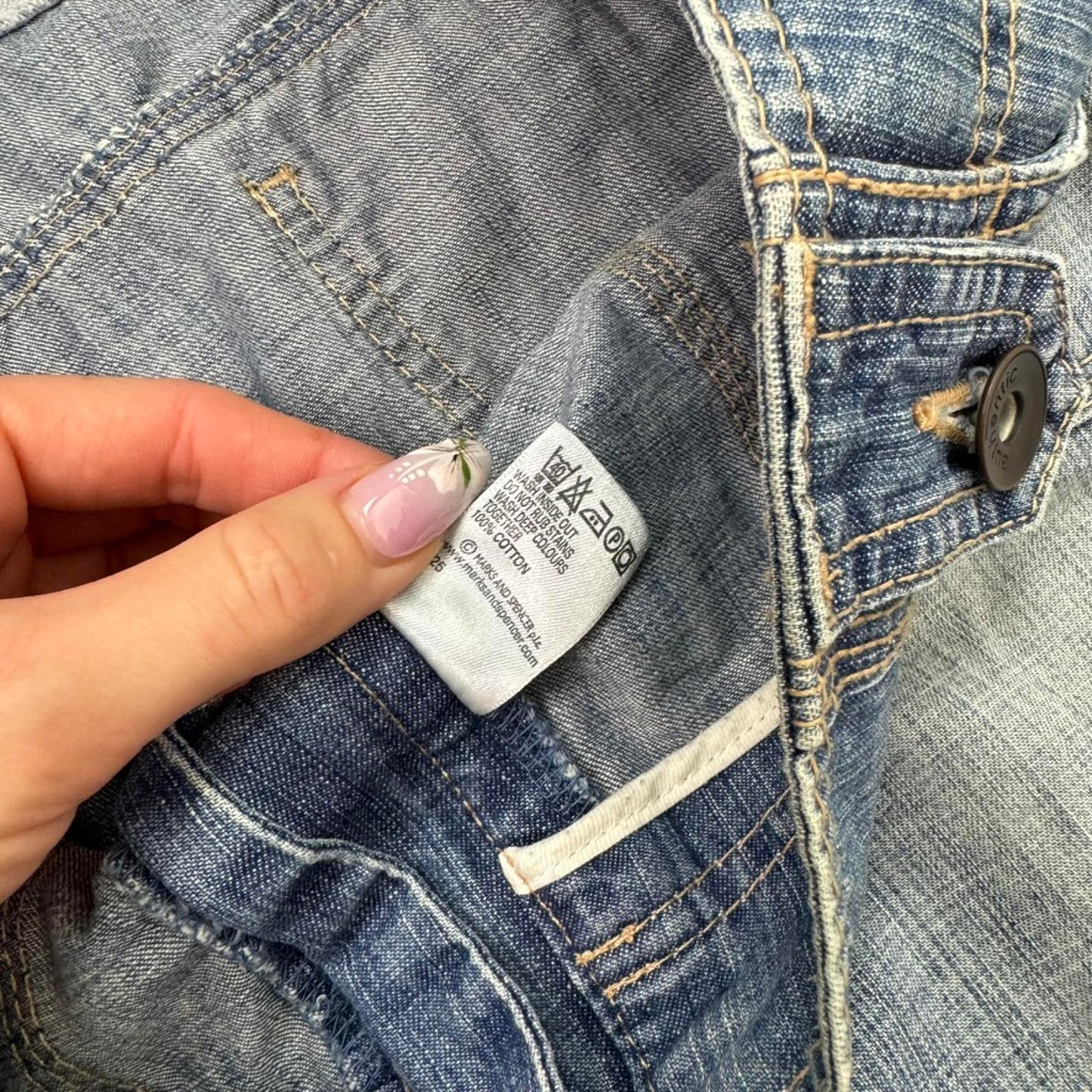 Y2K vintage mid rise jorts denim shorts knee length light faded blue