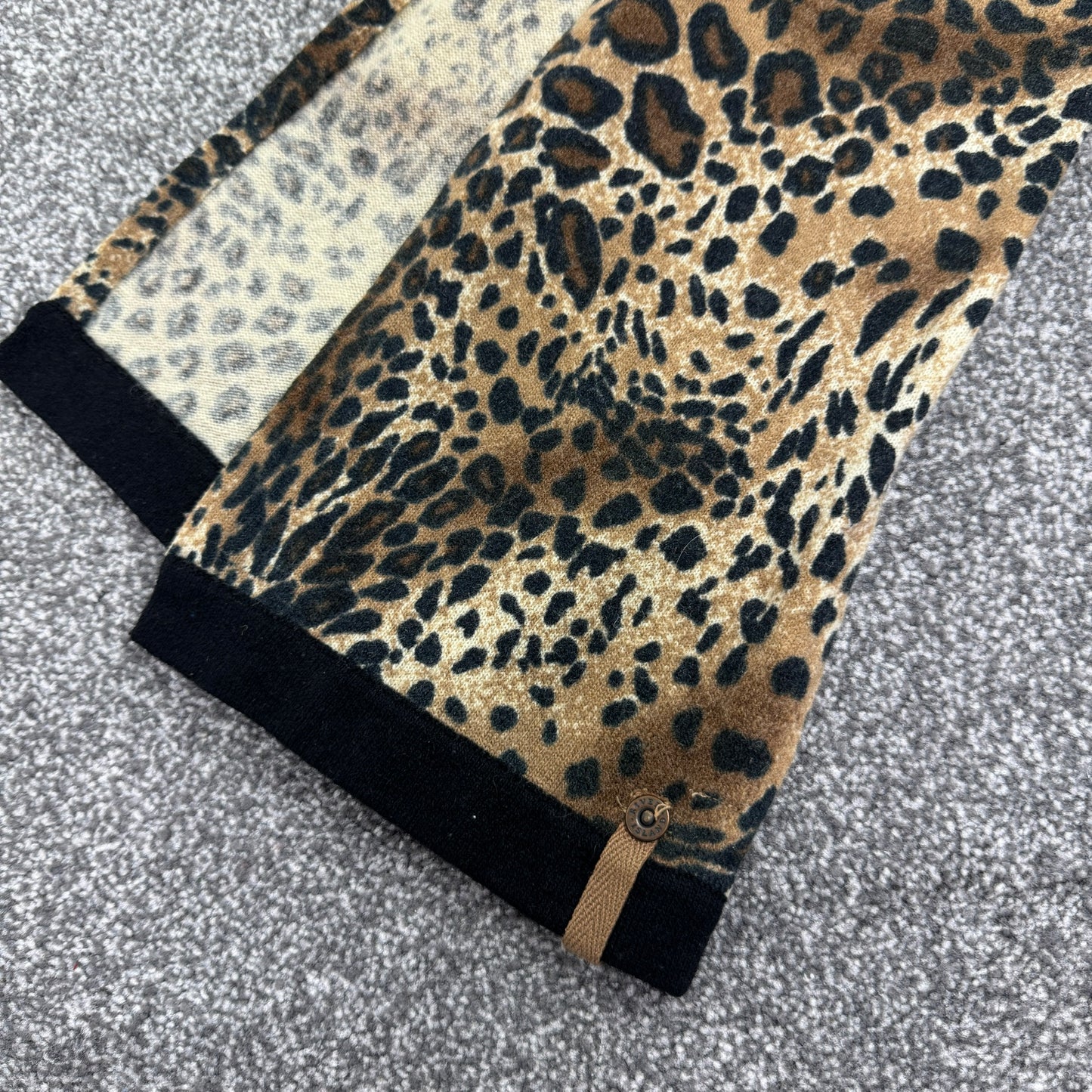 Y2K vintage leopard print scarf