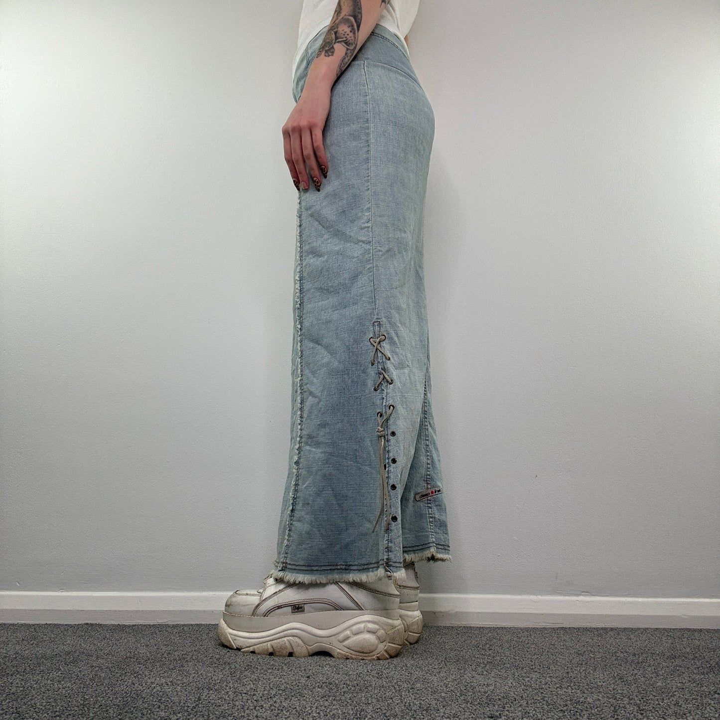 Y2K belted denim maxi skirt