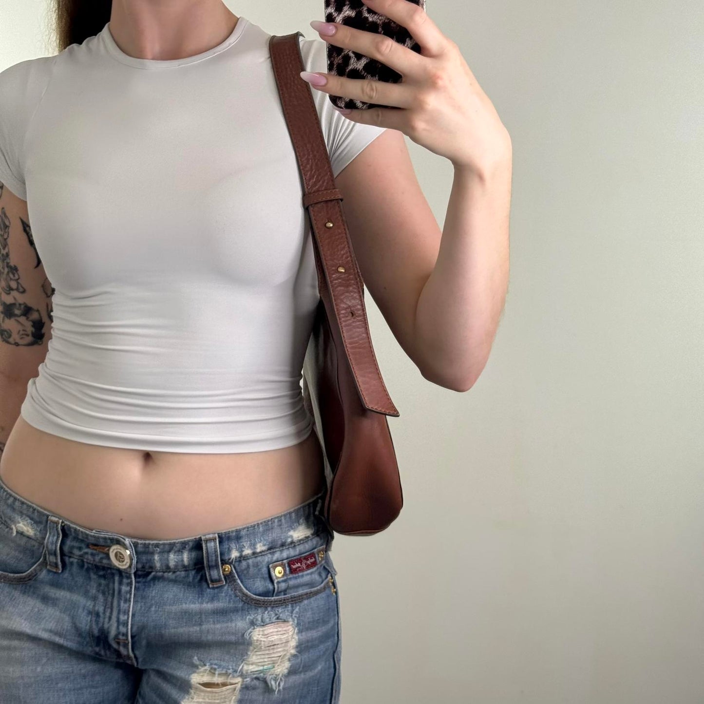 Genuine leather shoulder bag brown adjustable strap magnetic closure