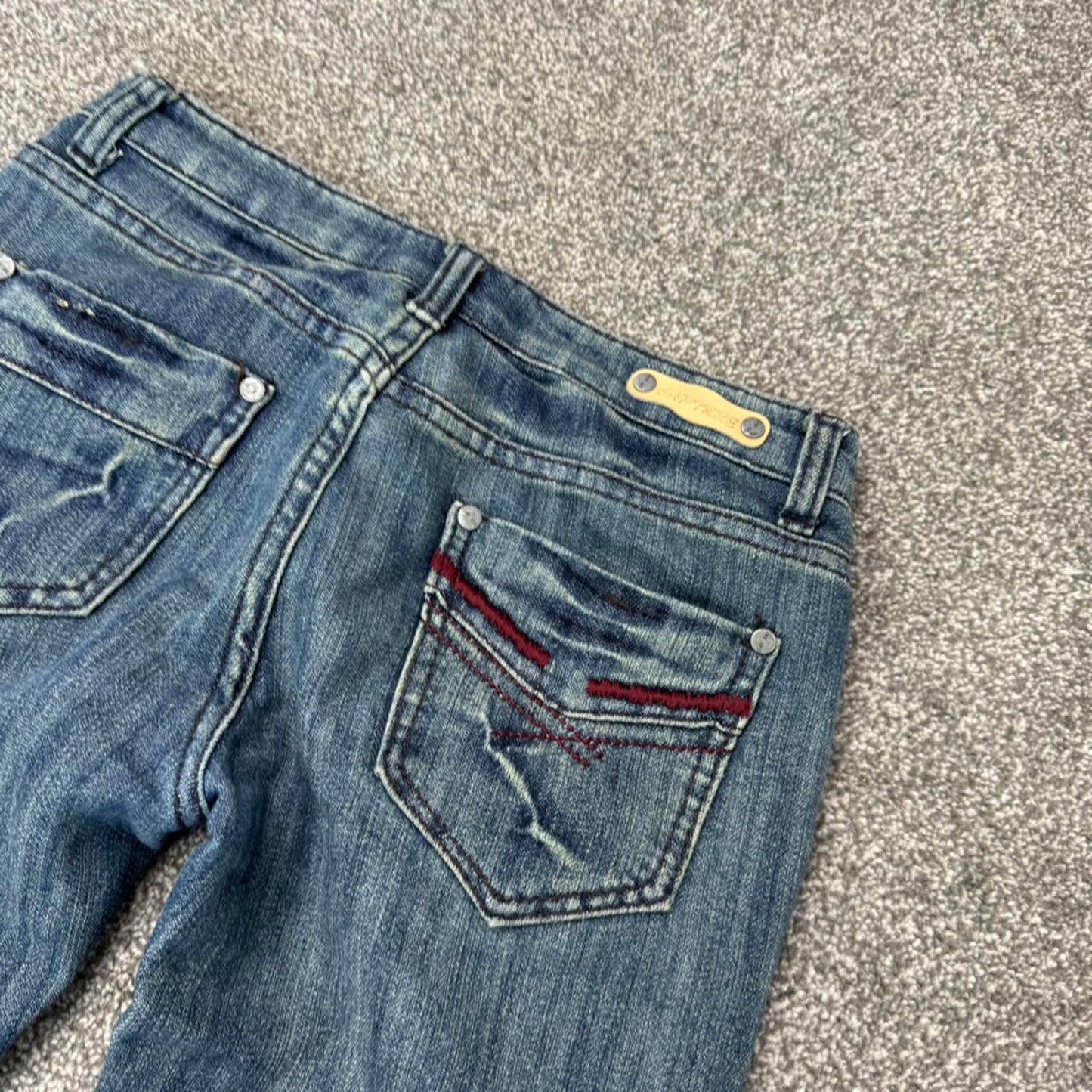 Y2K vintage low rise faded denim capri jeans cropped buttons embroidered