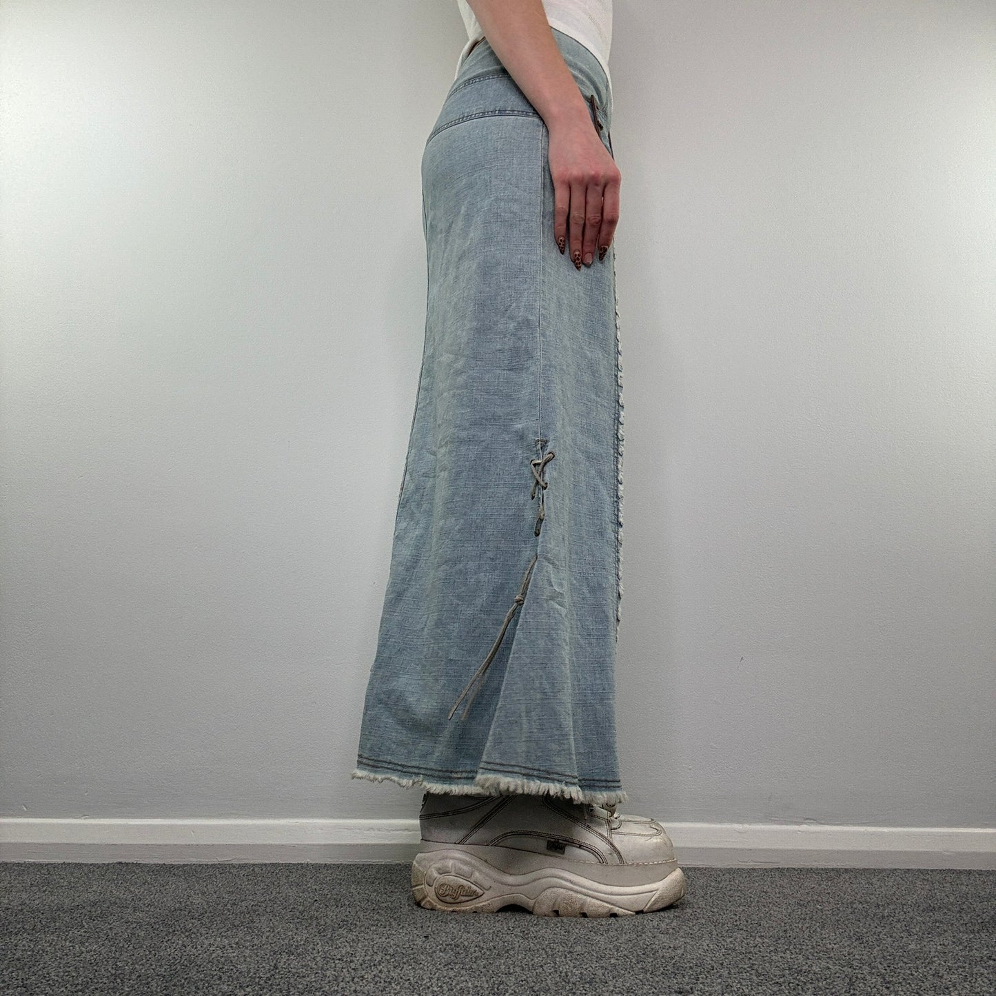 Y2K belted denim maxi skirt