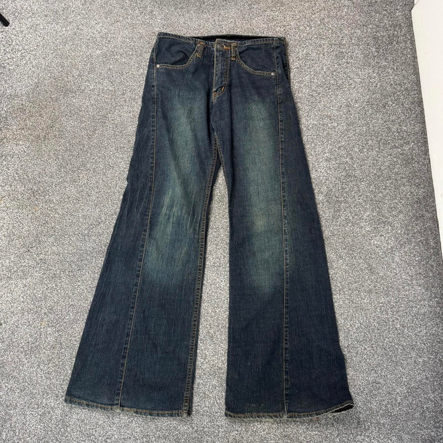 Y2K vintage mid rise flared oversized baggy faded denim jeans star embroidery