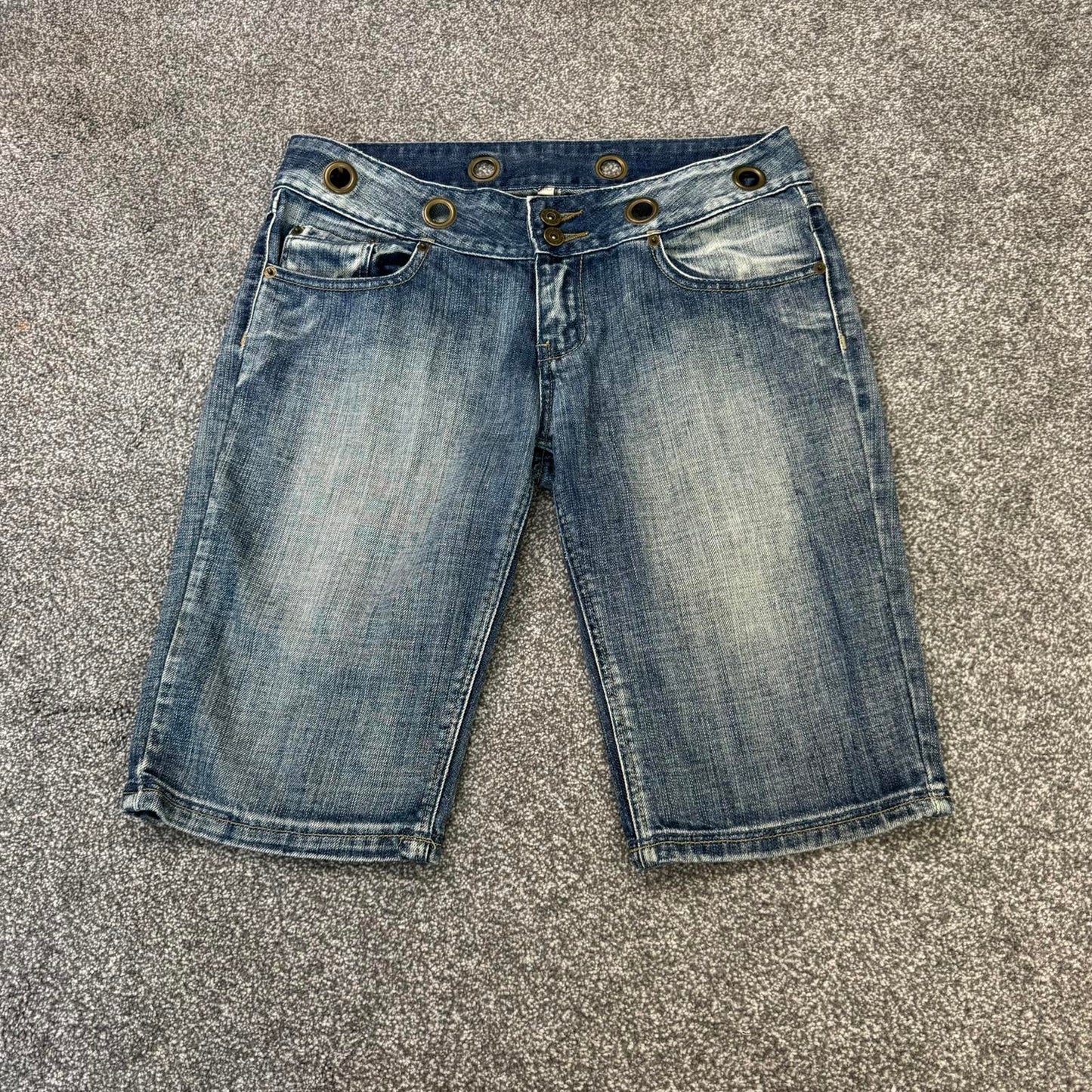 Y2K vintage low rise capri cropped denim shorts faded blue grommet
