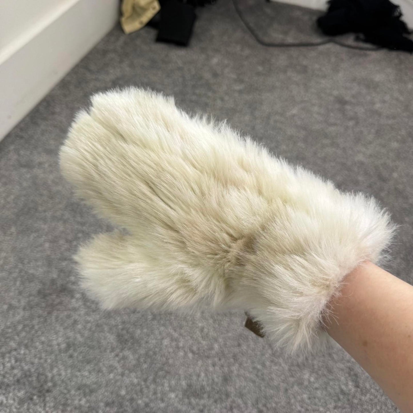 Y2K vintage faux fur mittens