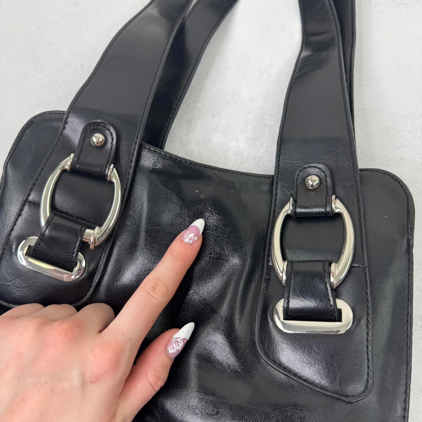 Y2K vintage shoulder bag faux leather medium black silver buckle