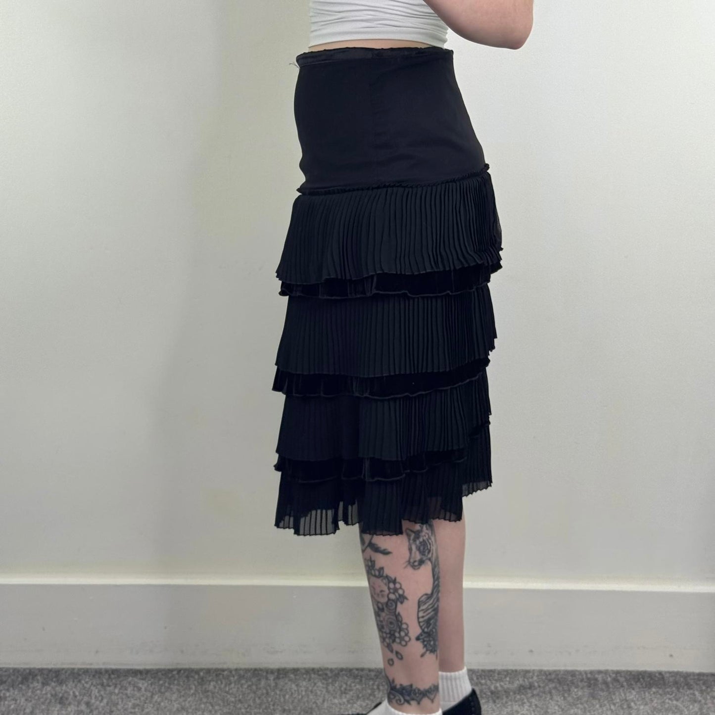Y2K vintage pleated ruffle midi skirt layered tiered black velvet trim tailored
