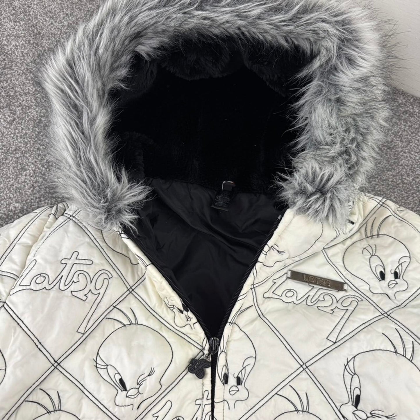 Y2K vintage Lot29 Looney Tunes Tweety short puffer jacket bomber zip up coat