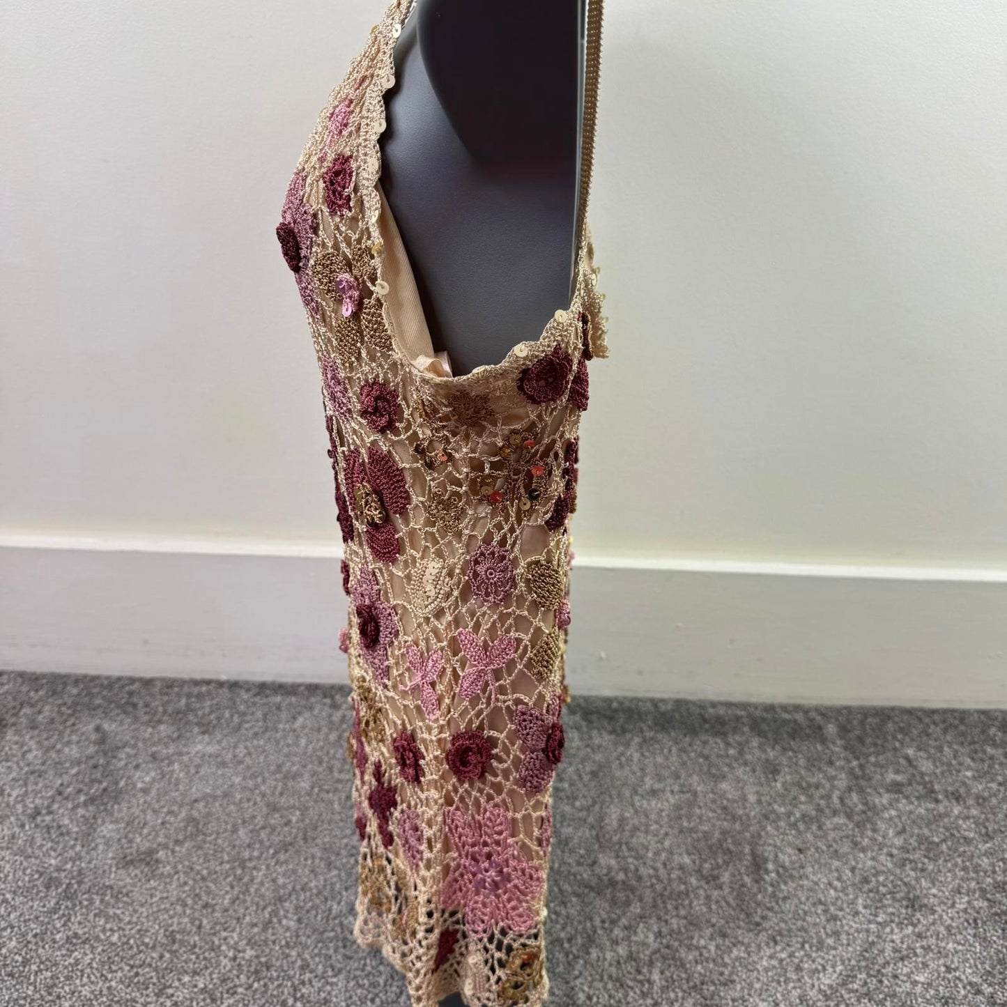 Y2K vintage Etam crochet tank top floral v neck sequin pink gold beige