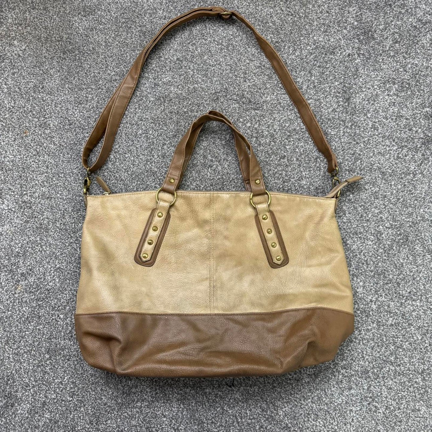 Y2K vintage faux leather large handbag studded light brown adjustable strap