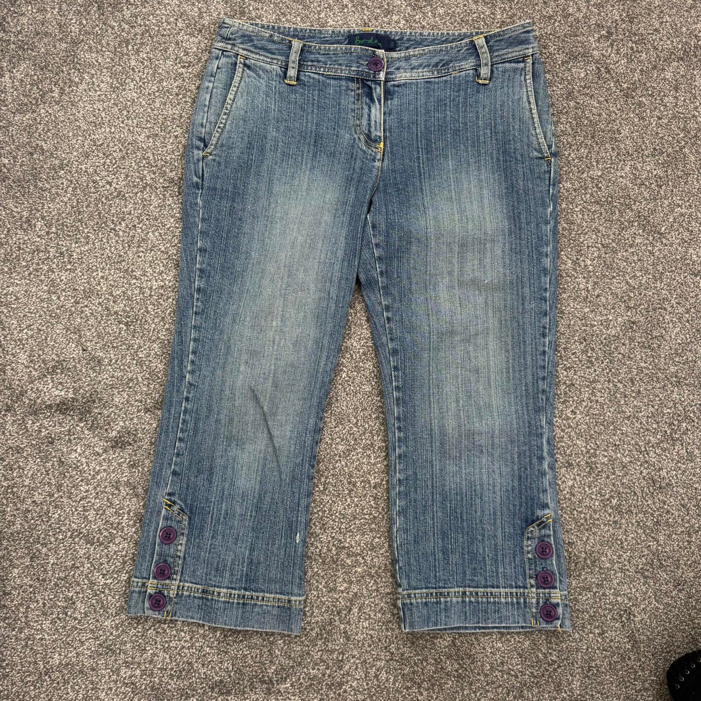 Y2K vintage Boden mid rise stretchy denim capri cropped jeans buttons faded blue