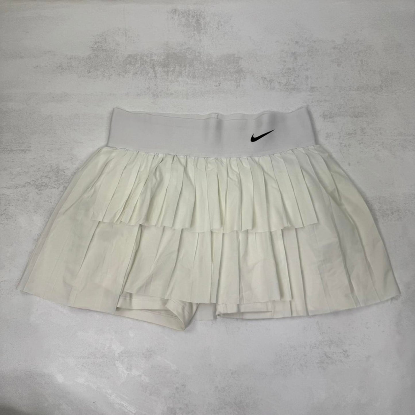Nike skort pleated built in shorts skirt stretchy flowy tennis sporty white