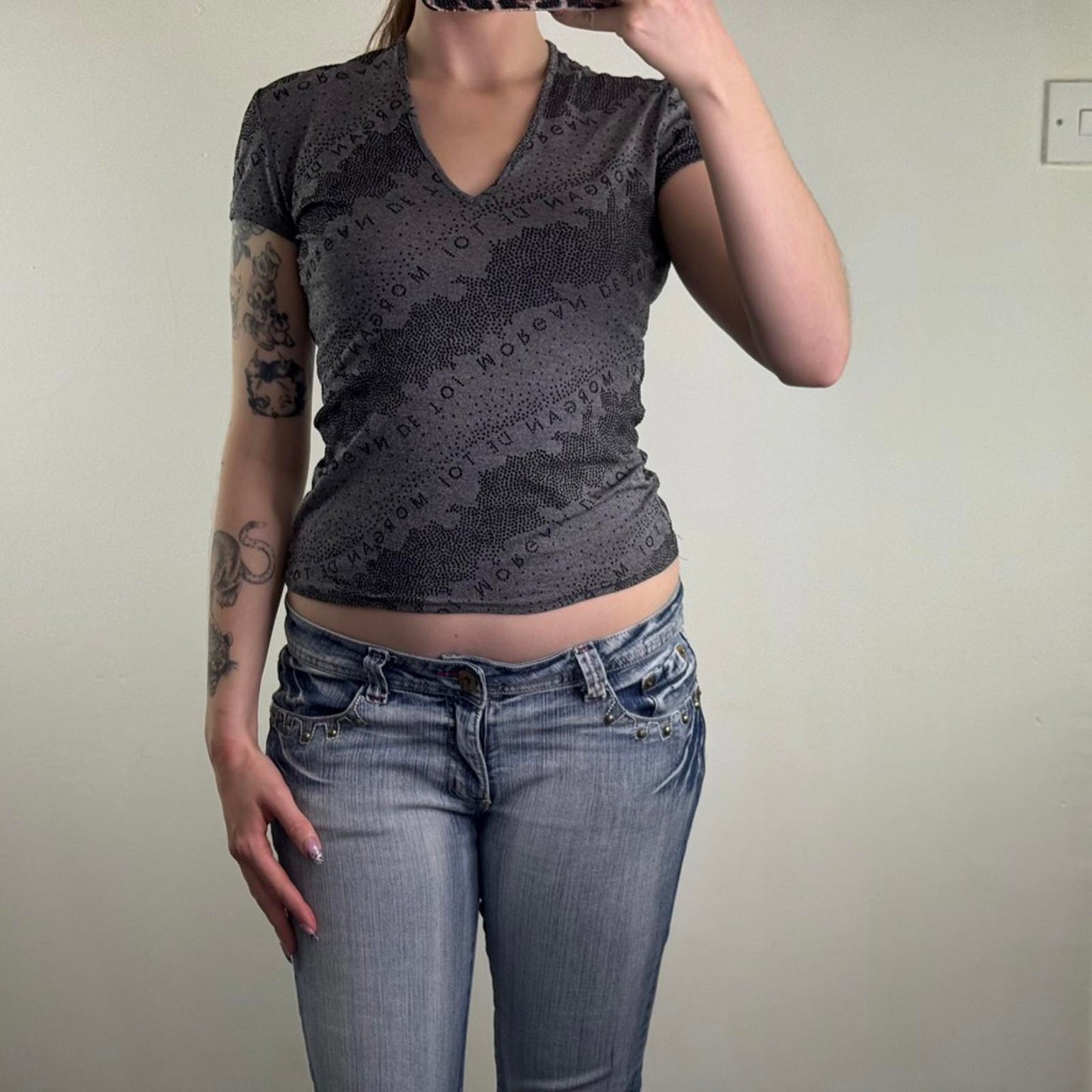 Y2K vintage Morgan De Toi baby tee short sleeve fitted v neck graphic print