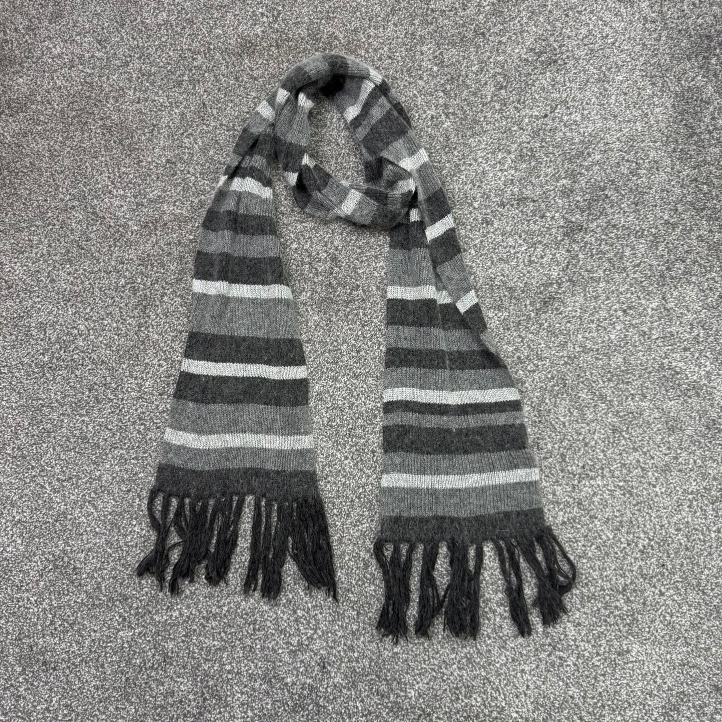 Y2K vintage knitted stripe tassel scarf light dark grey tones horizontal sparkle