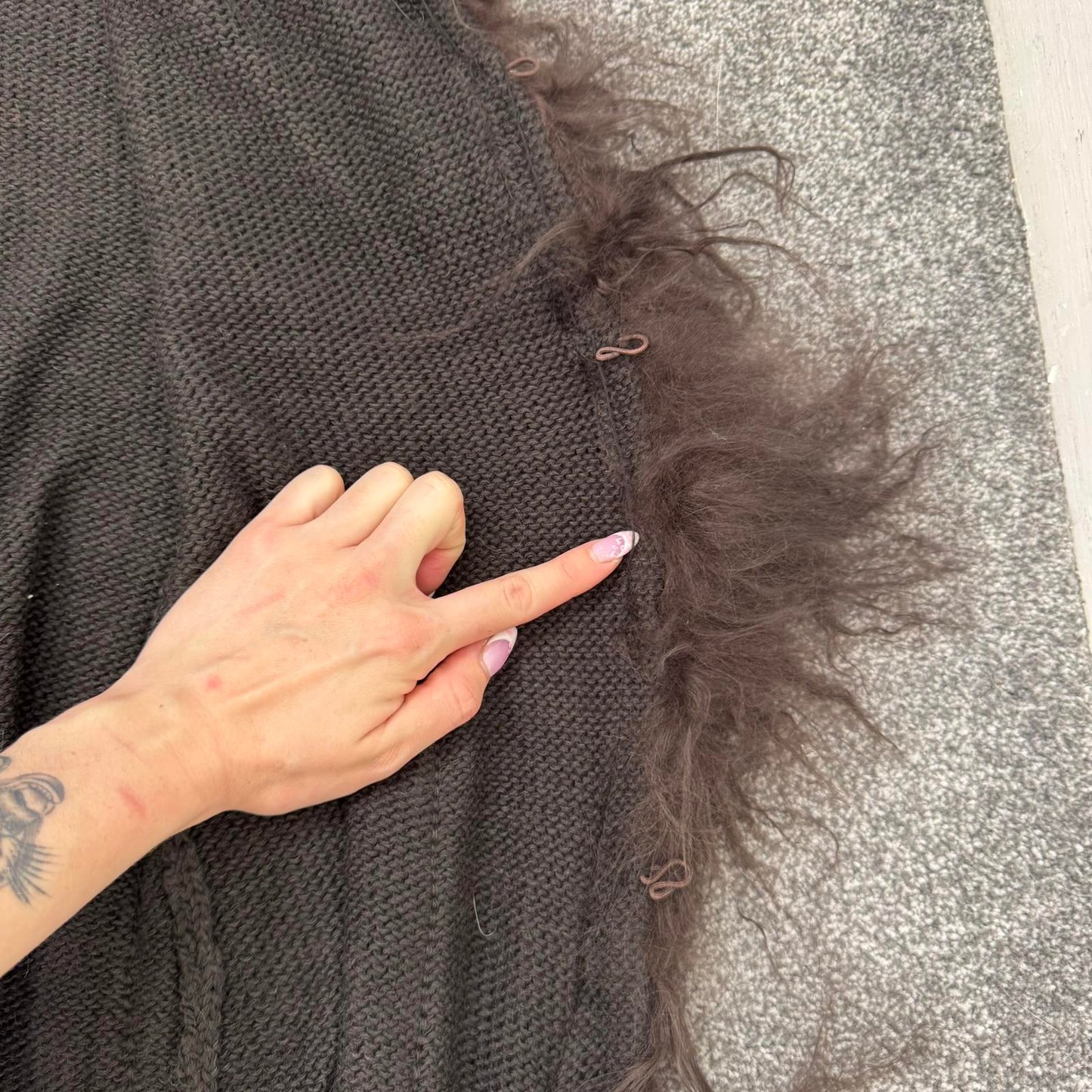 Y2K vintage afghan wool fur trim sleeveless cardigan cable knit fitted long