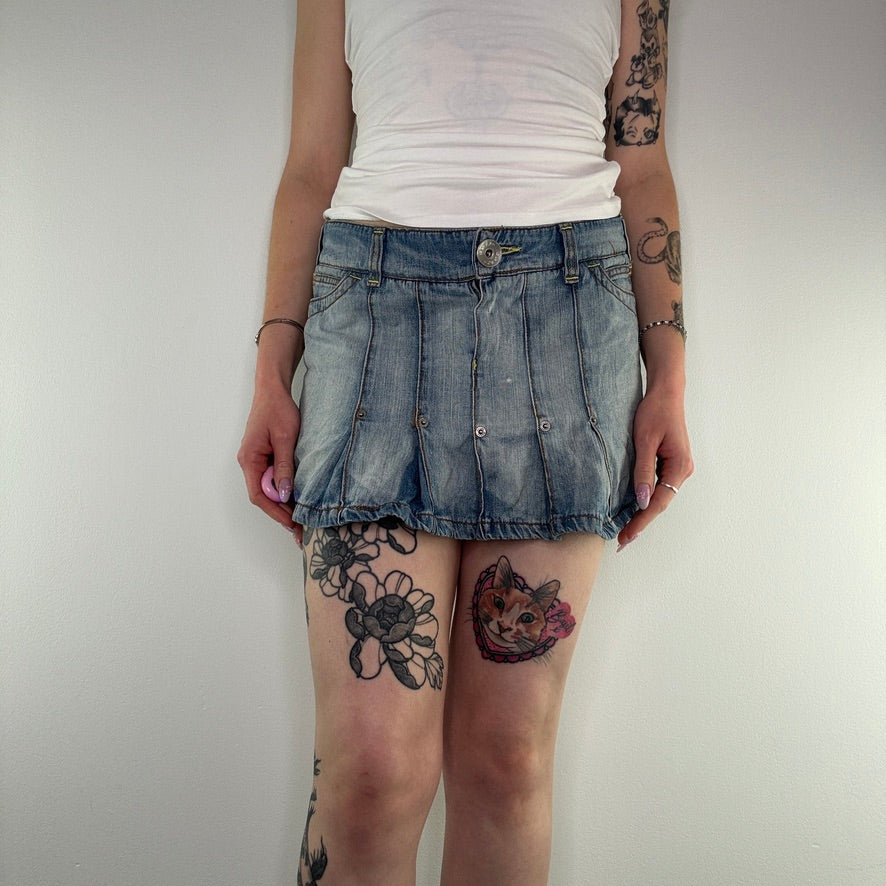 Y2K vintage low rise contrast stitch faded denim pleated mini skirt