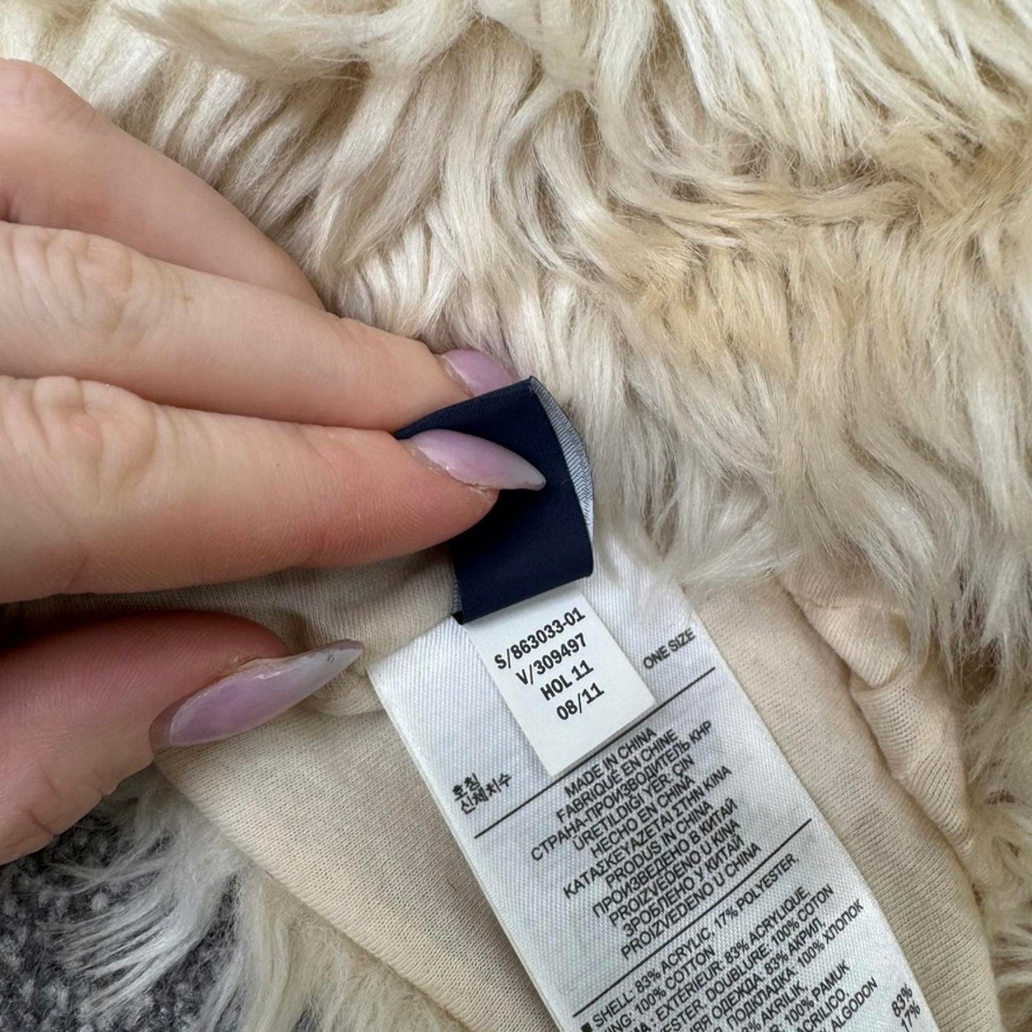 Vintage Gap faux fur trapper hat with oversized pom poms cream unisex