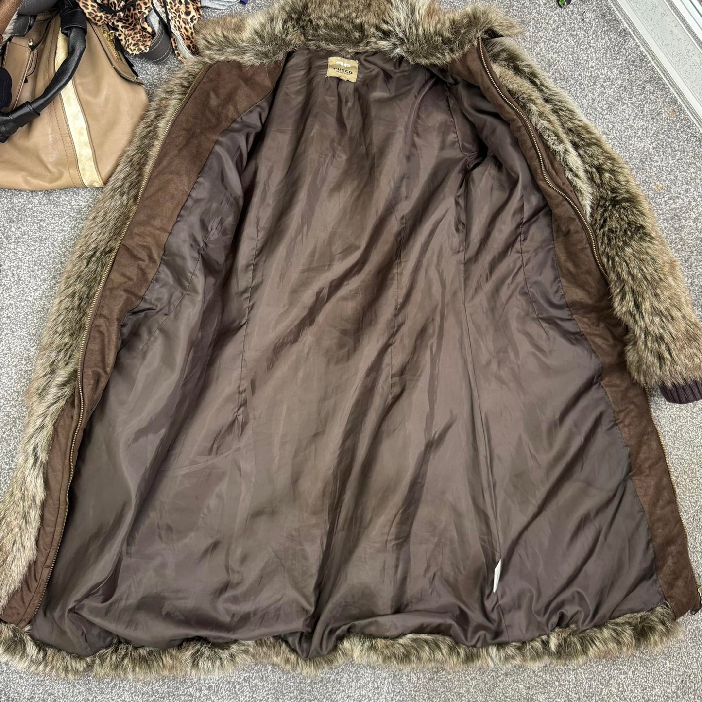 Y2K vintage faux fur long zip up coat cargo pocket faux suede ribbed cuffs