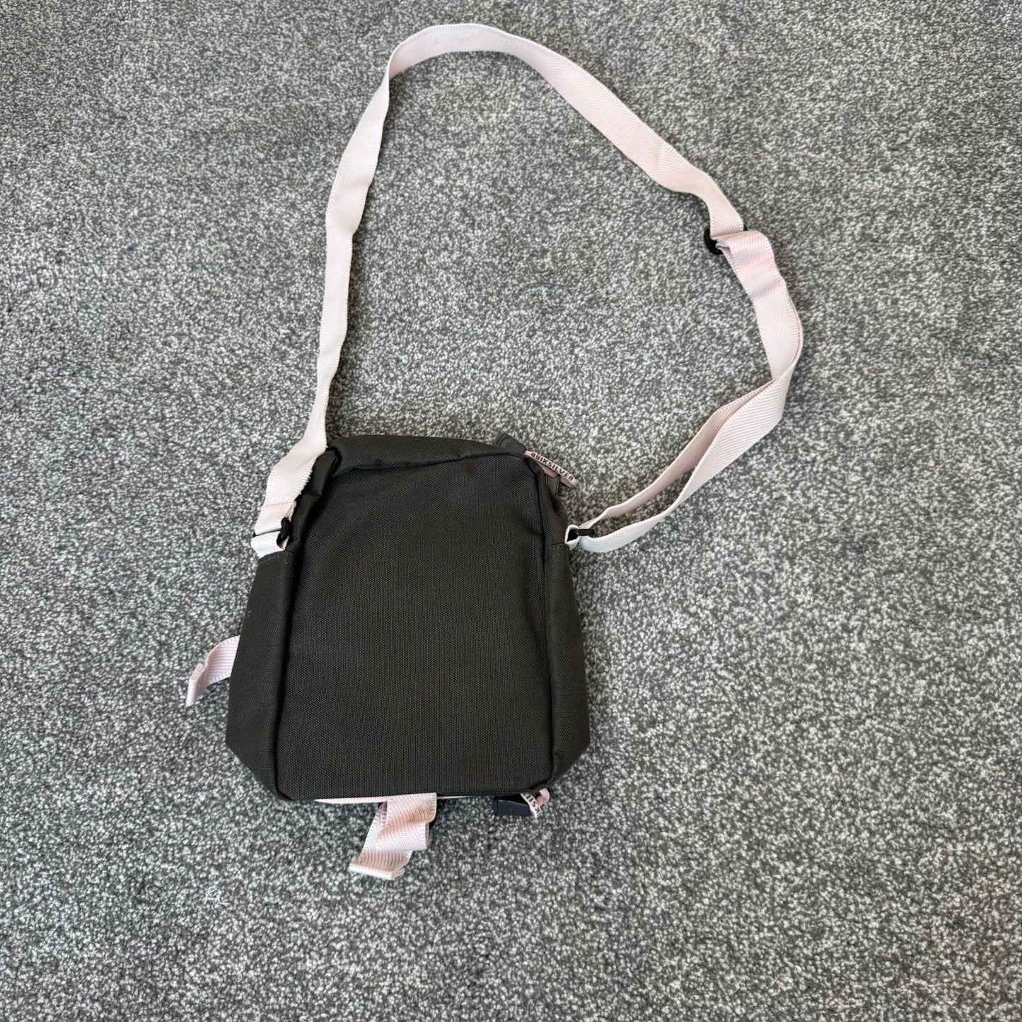 Y2K vintage Quiksilver Roxy cargo side bag utility grey pink adjustable strap