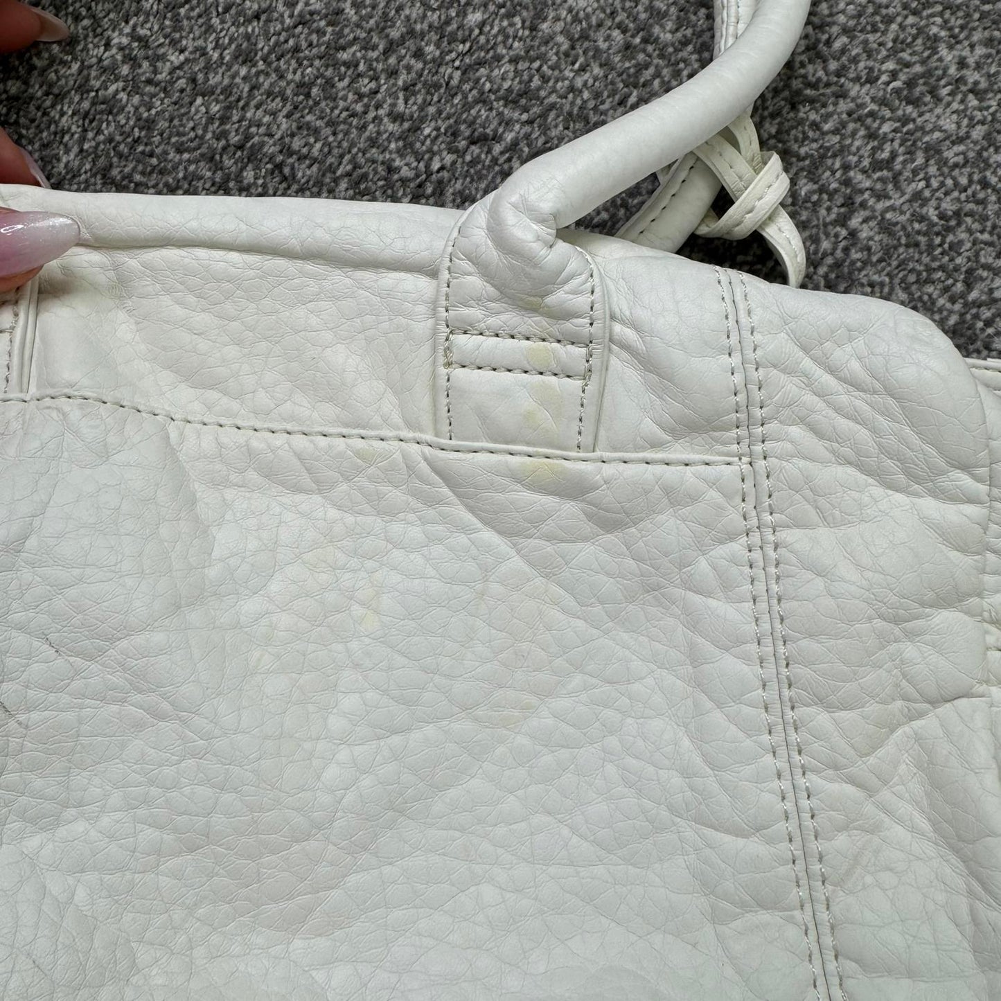 Y2K vintage faux leather white medium shoulder bag flower charm