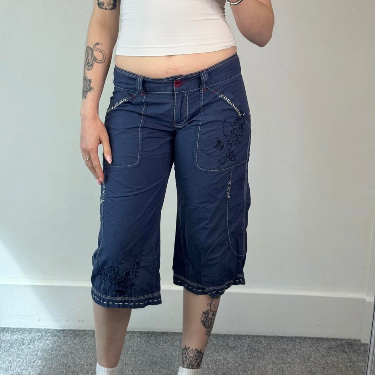 Y2K vintage low rise capri cargo trousers floral embroidered pattern baggy