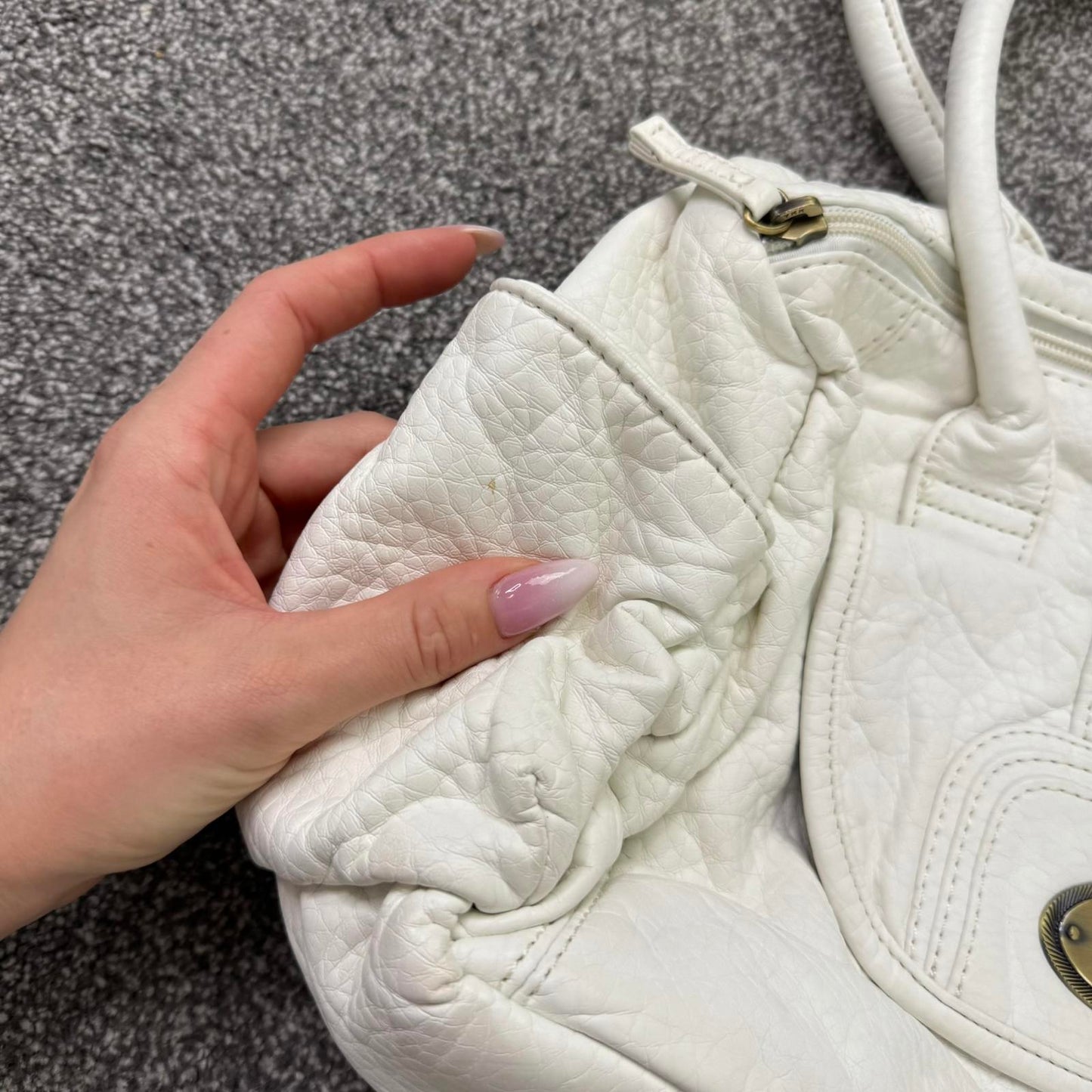 Y2K vintage faux leather white medium shoulder bag flower charm