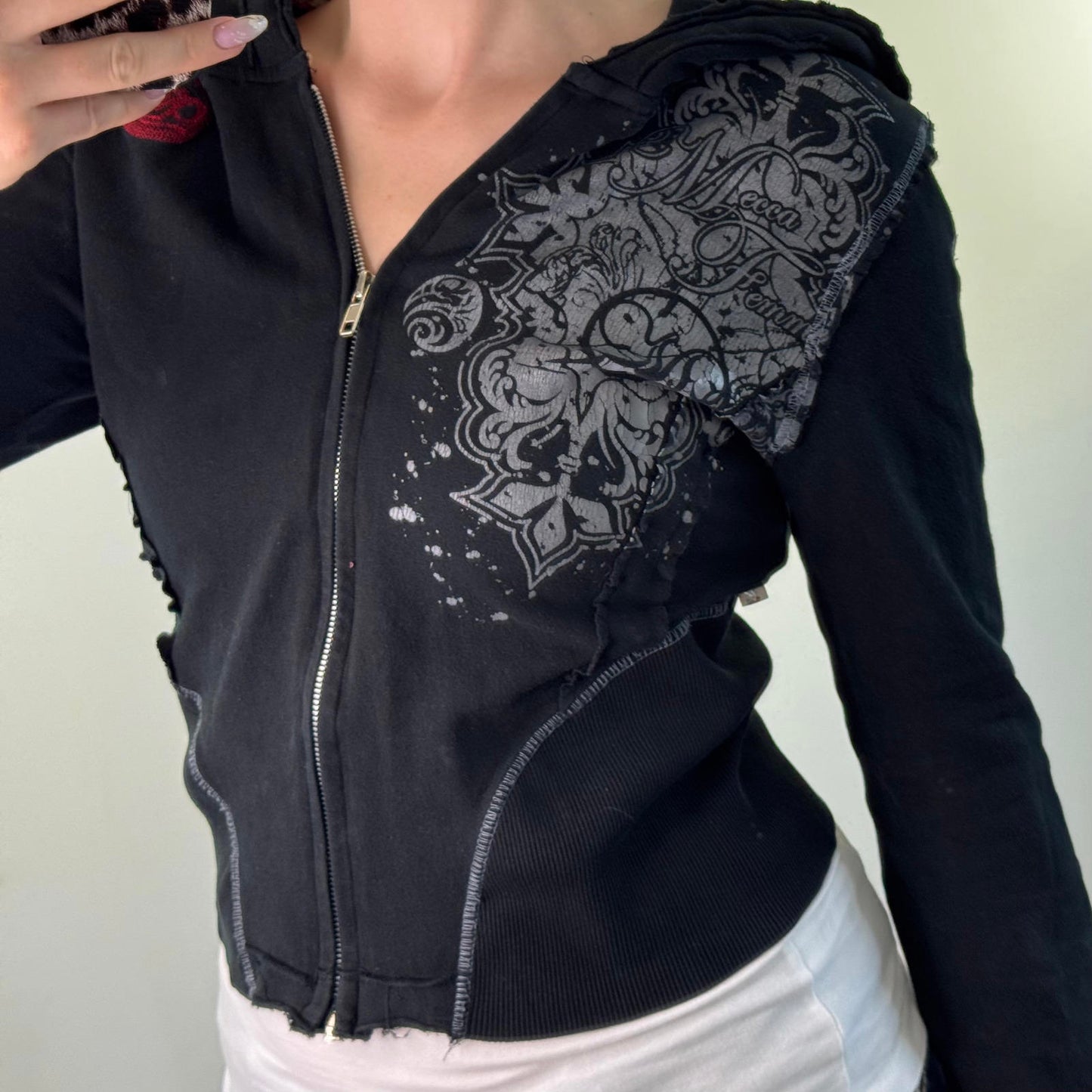 Y2K vintage cropped zip up hoodie filigree graphic print contrast stitch fitted