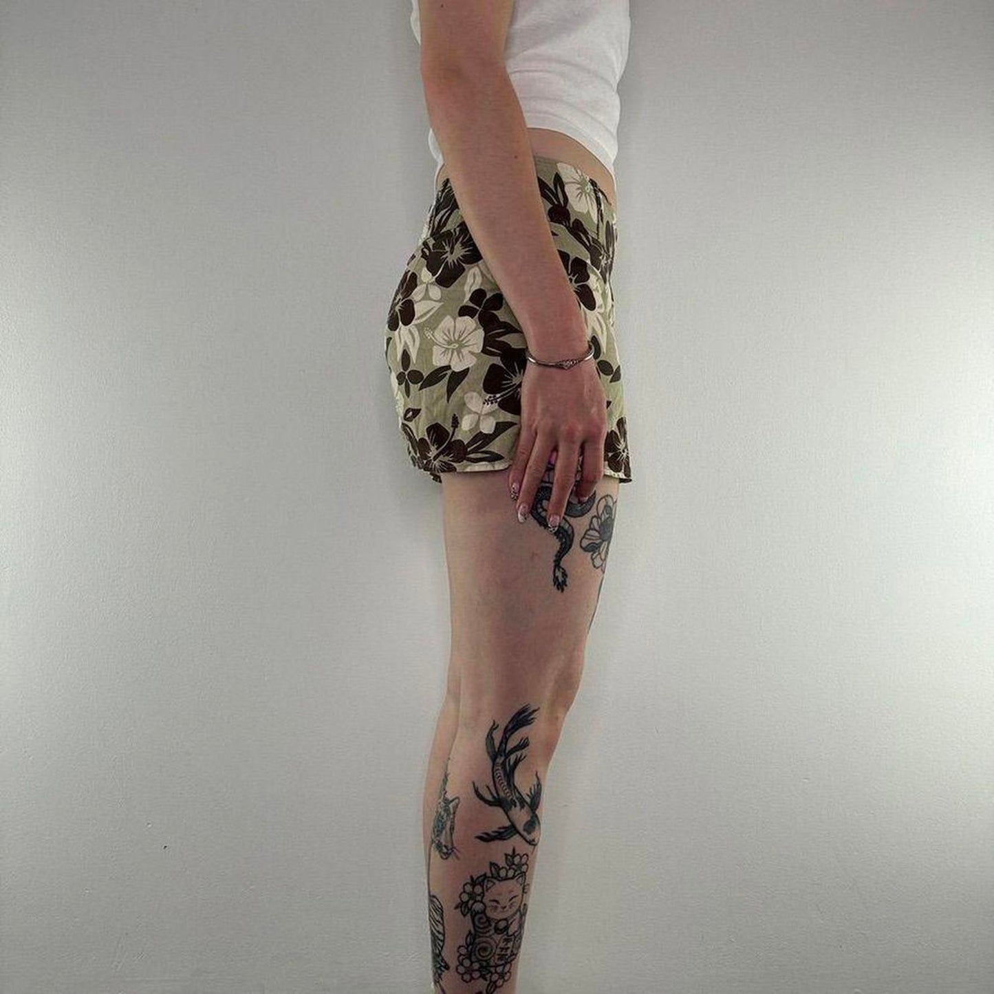 Y2K vintage low rise hibiscus mini skirt floral print built in belt buckles