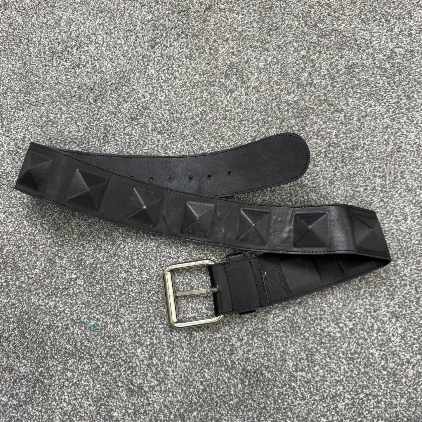 Y2K vintage studded chunky genuine leather belt 3D pyramid studs black silver