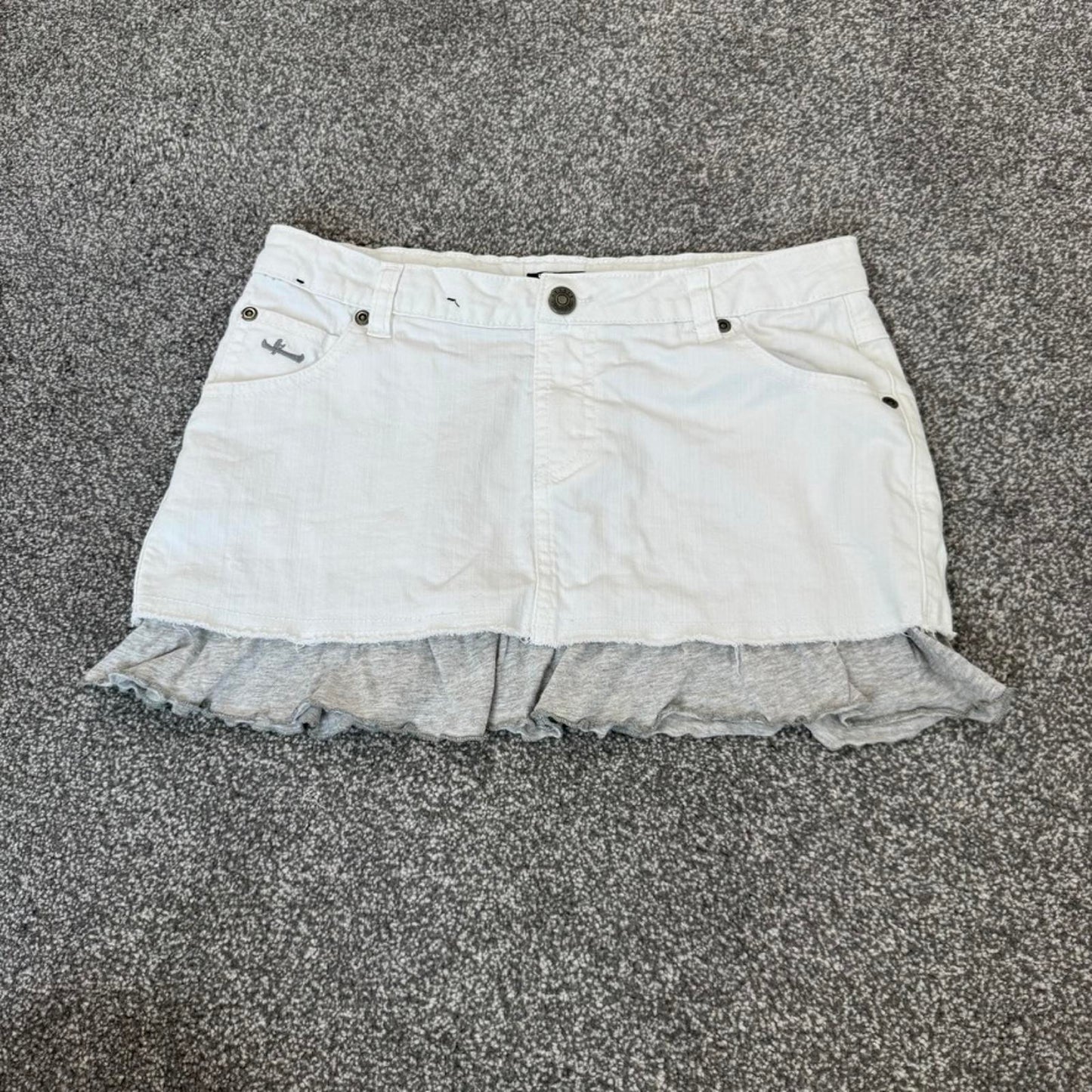 Y2K vintage low rise frilly mini skirt stretchy white denim grey jersey XS