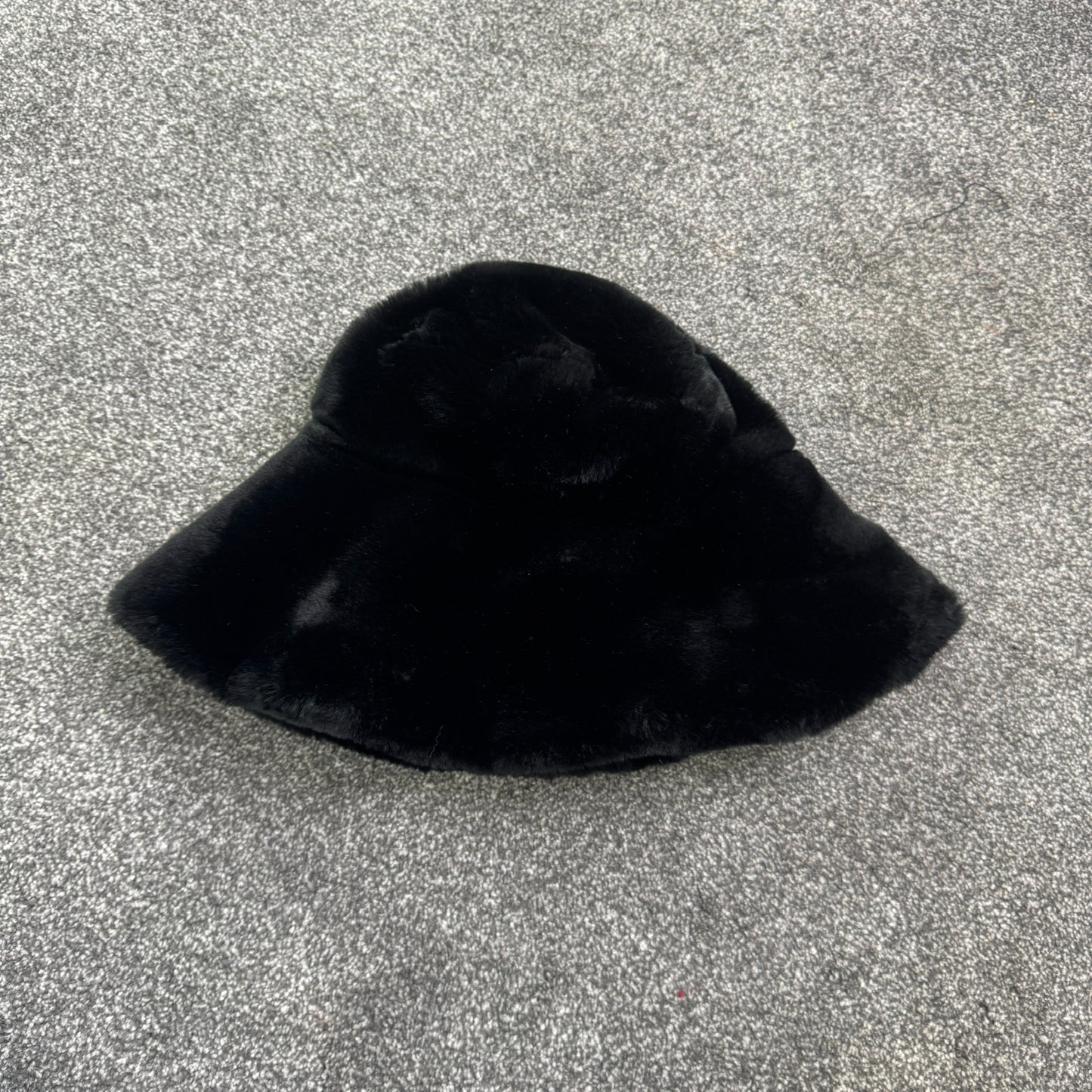 Y2K vintage oversized faux fur bucket hat