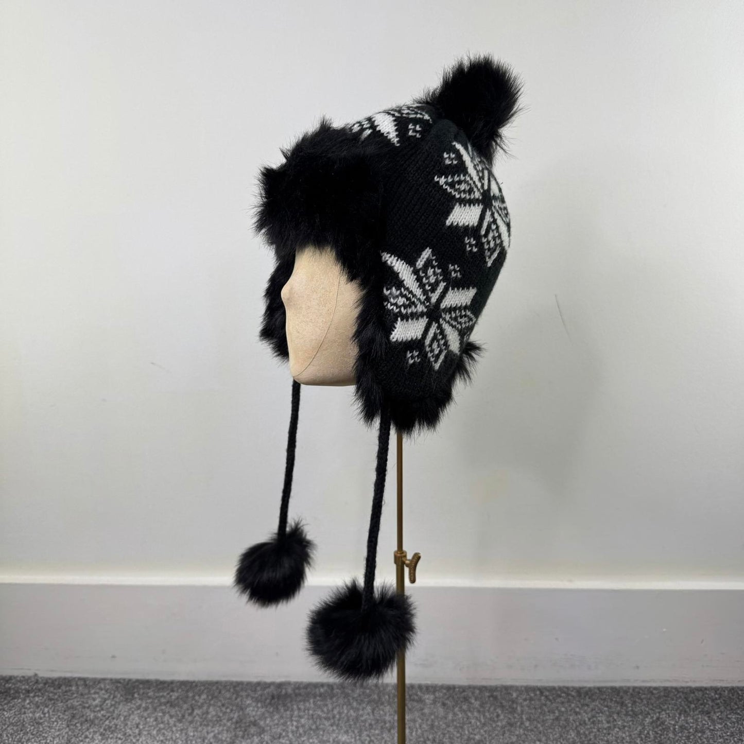 Faux fur lined trapper hat knitted snowflake black white unisex