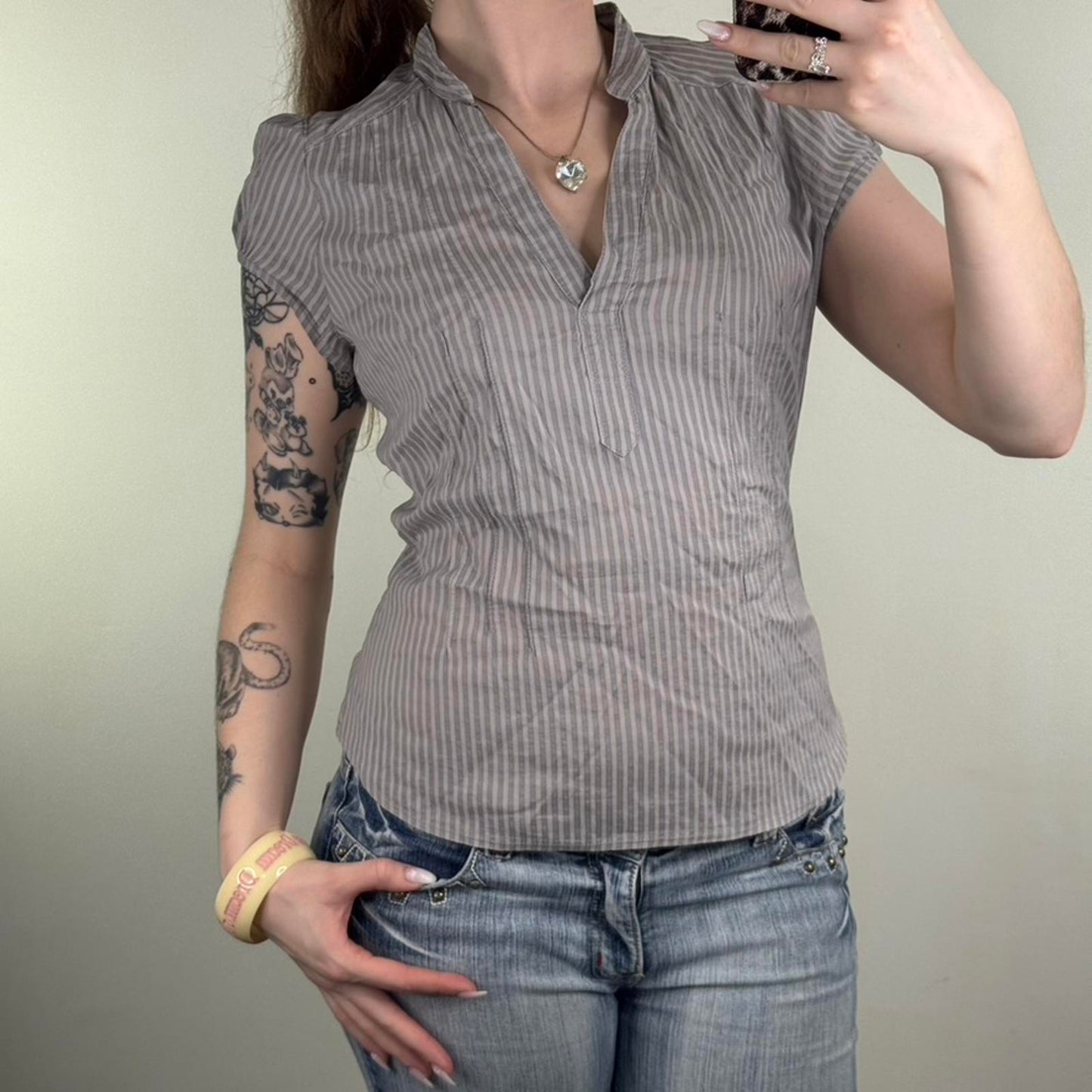 Y2K vintage blouse pinstripe stretchy grey v neck fitted cap short sleeve office