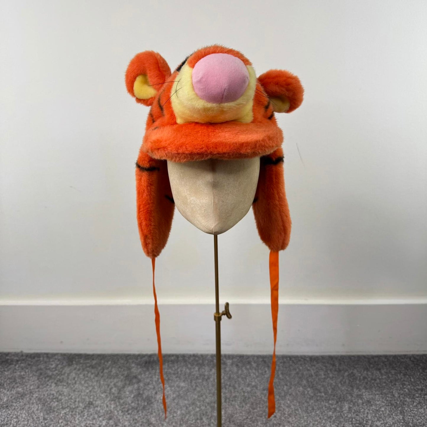 Y2K vintage Tigger trapper hat Disney Winnie the Pooh novelty Disneyland Paris
