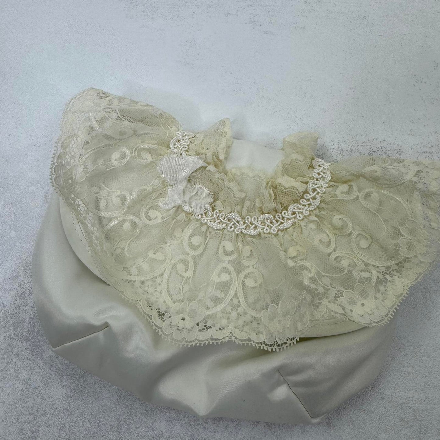 Y2K vintage makeup bag cream frilly rose travel