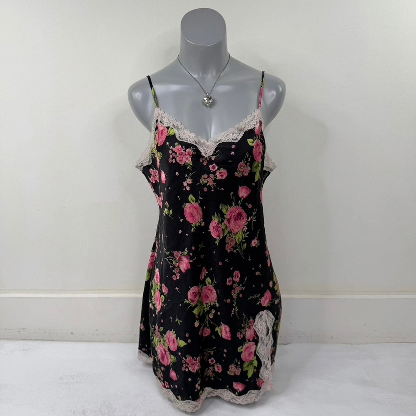 Y2K vintage Victoria's Secret night dress chemise floral satin lace trim flowers