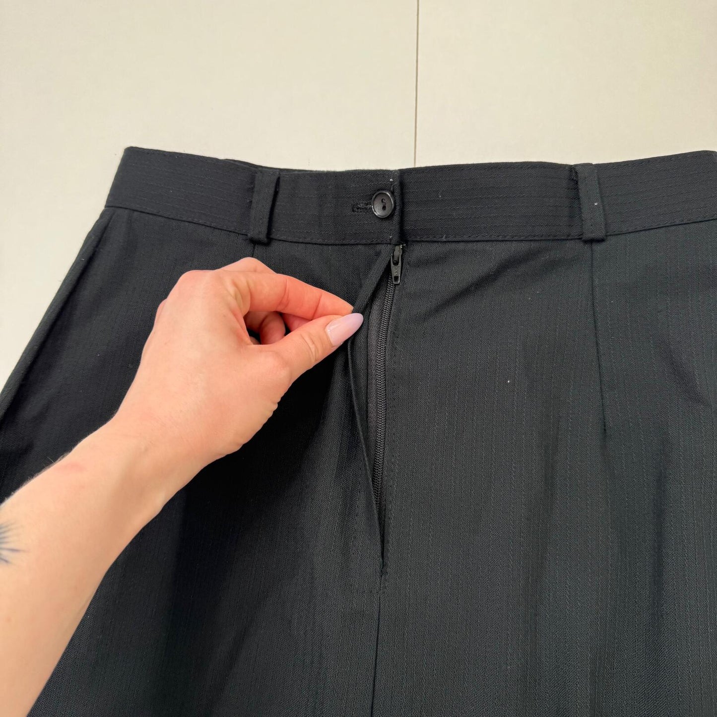 90s vintage midi skirt pleated pinstripe buttons a line tailored black belt loop