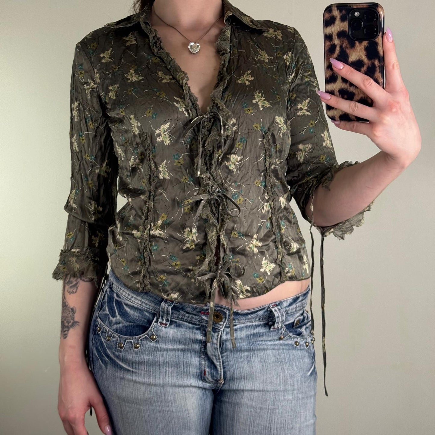 Y2K vintage 100% silk blouse hook and eye bow 3/4 sleeve ruffle v neck floral