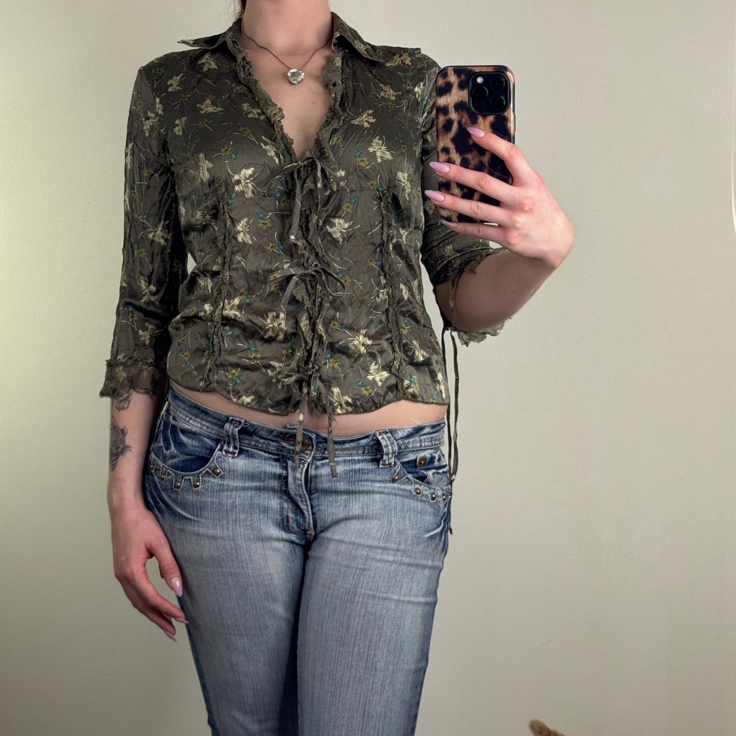 Y2K vintage 100% silk blouse hook and eye bow 3/4 sleeve ruffle v neck floral