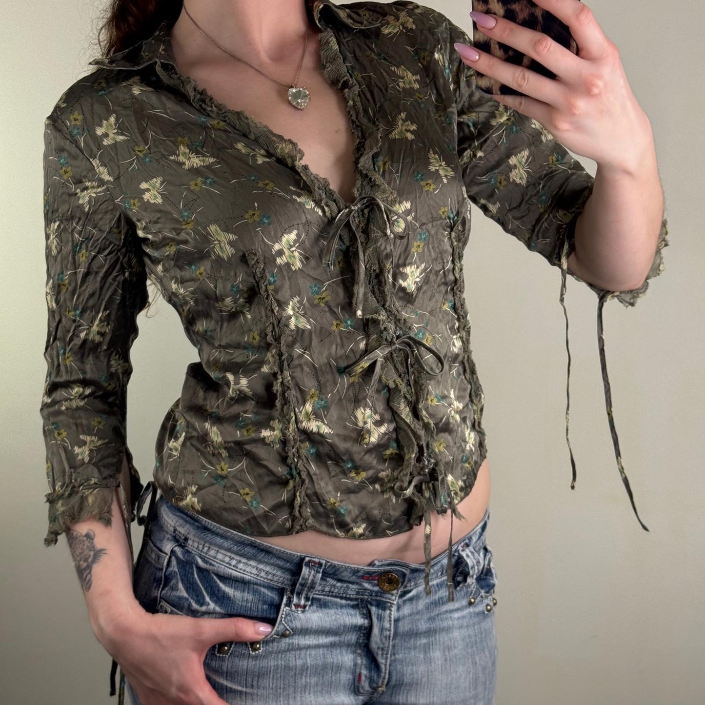 Y2K vintage 100% silk blouse hook and eye bow 3/4 sleeve ruffle v neck floral