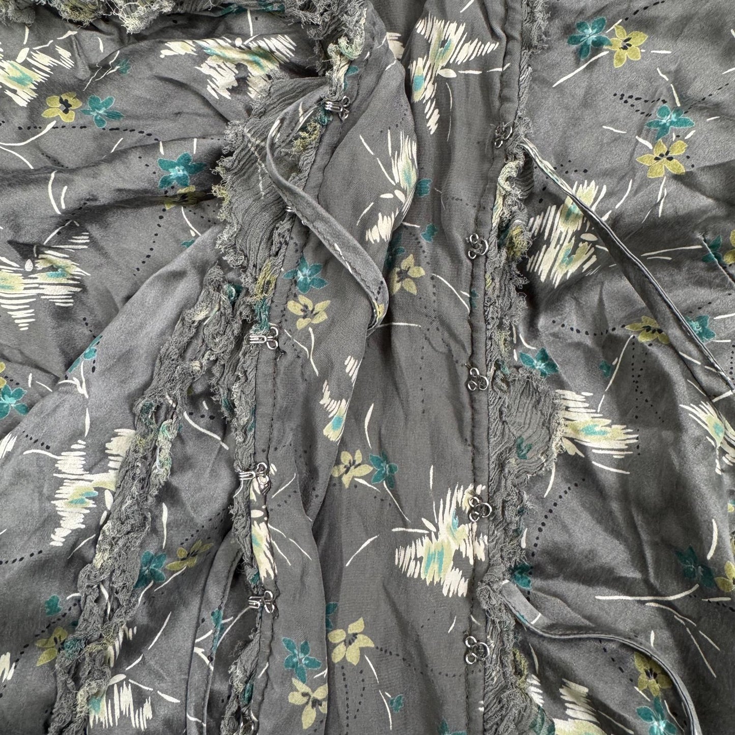 Y2K vintage 100% silk blouse hook and eye bow 3/4 sleeve ruffle v neck floral